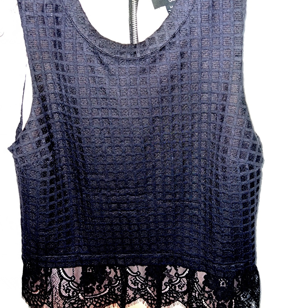 Anthropologie Gleylin Elegant Black and Coral Top size M, New no Tag ..zip back